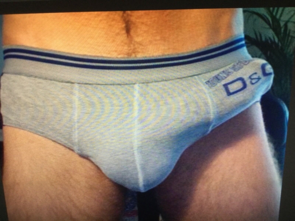 Мужской член под трусами