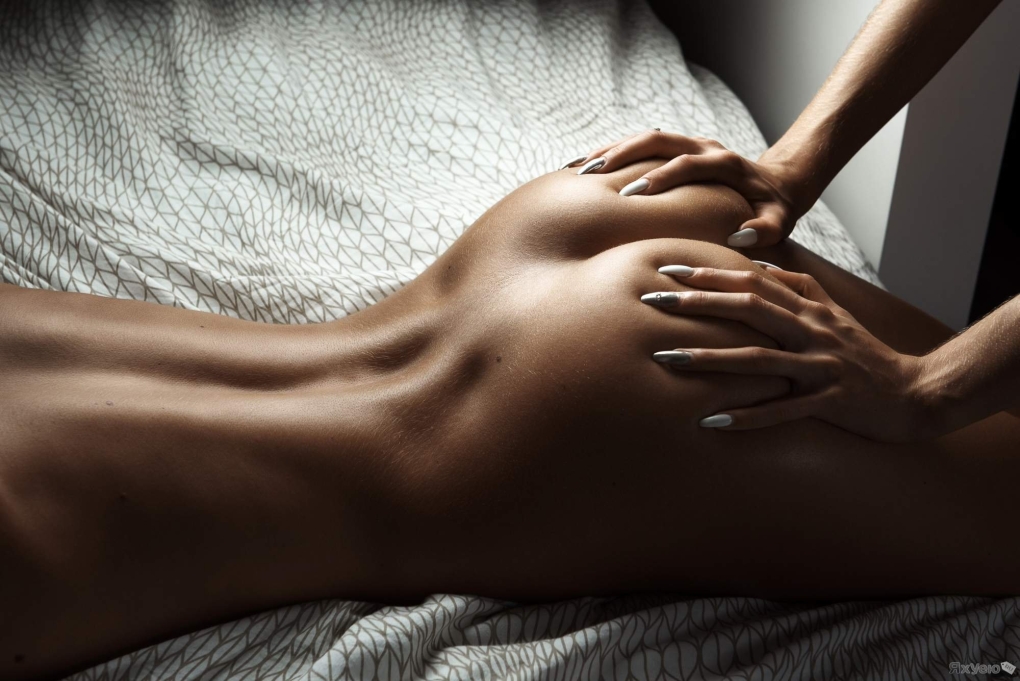 Красивые голые женские попы