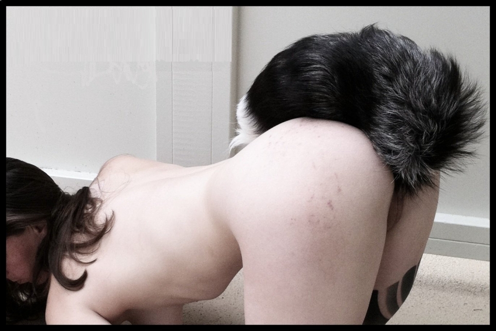 Девочка с анальным хвостиком