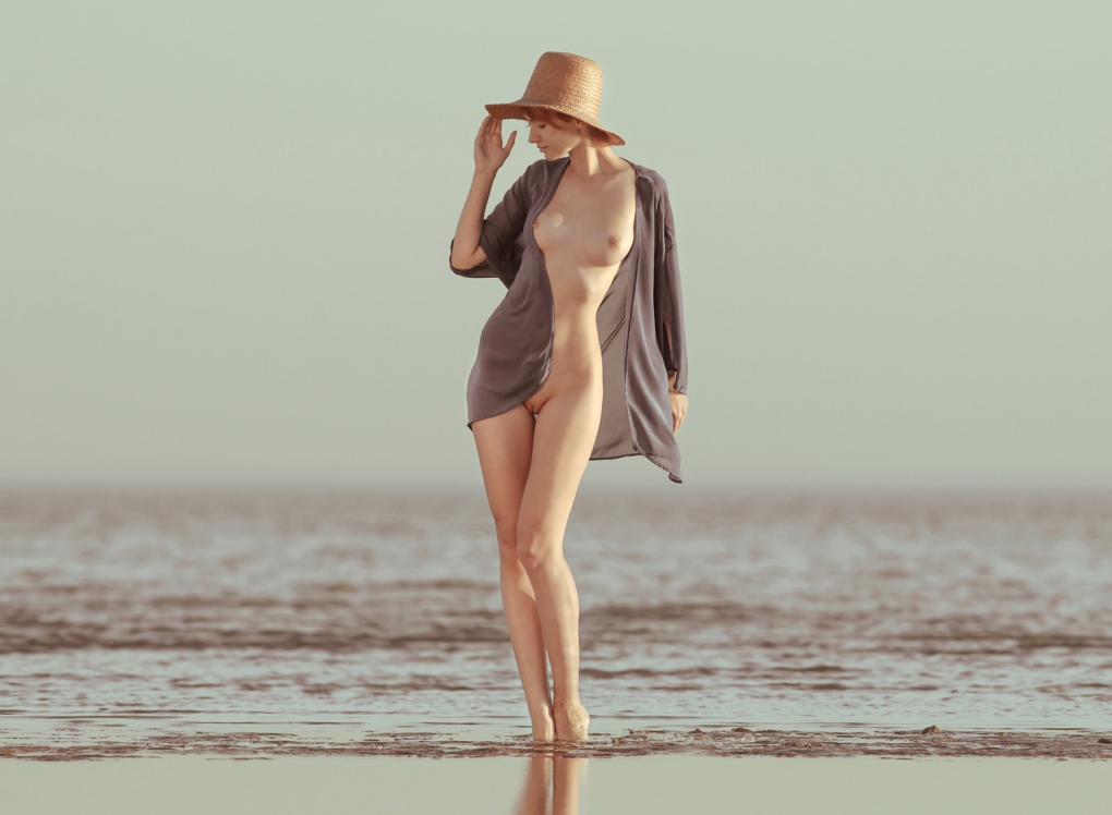 Позы для фотосессии ню на море