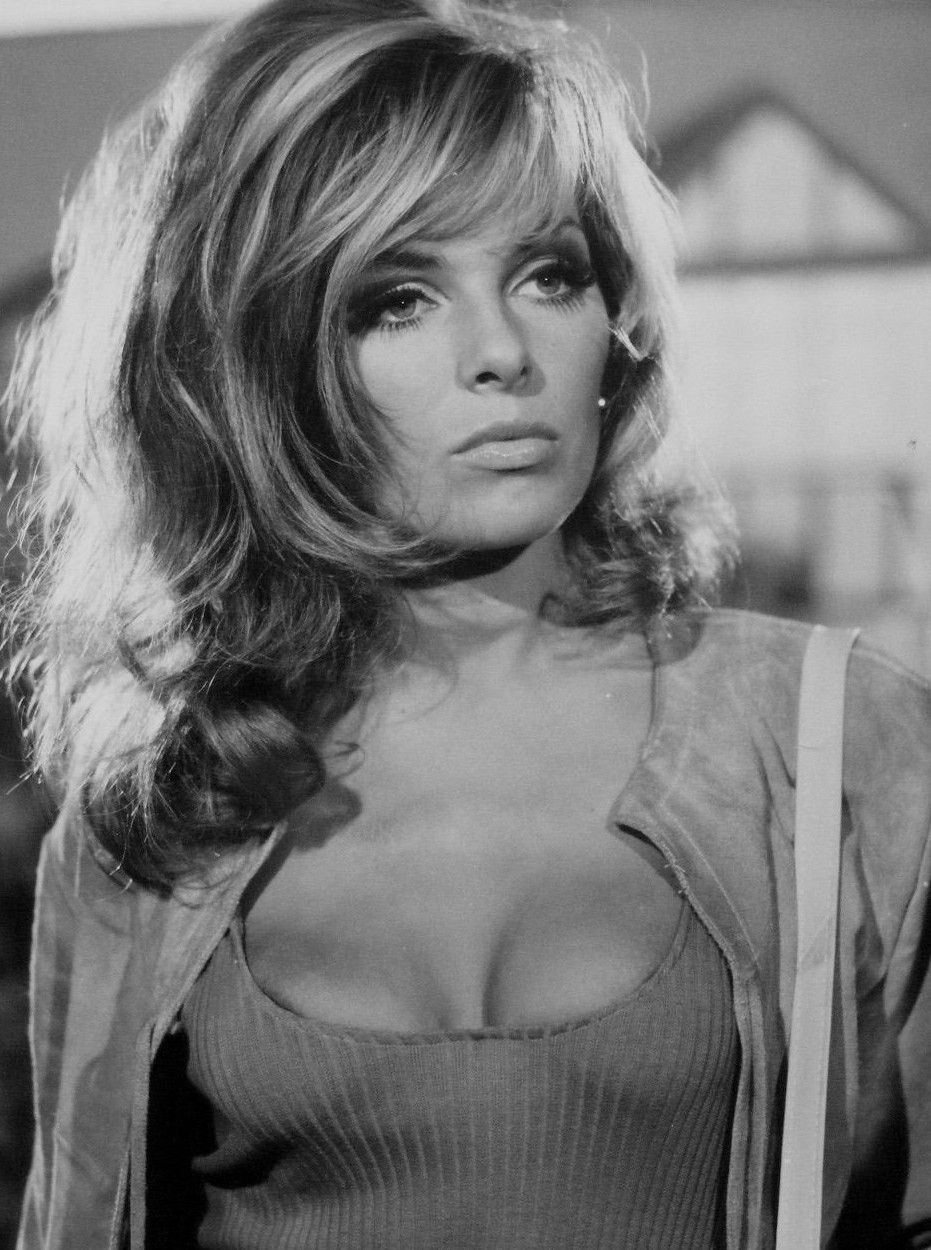 Джули Десмонд