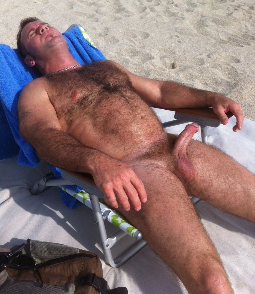 Голые толстые мужики на пляже (61 фото)