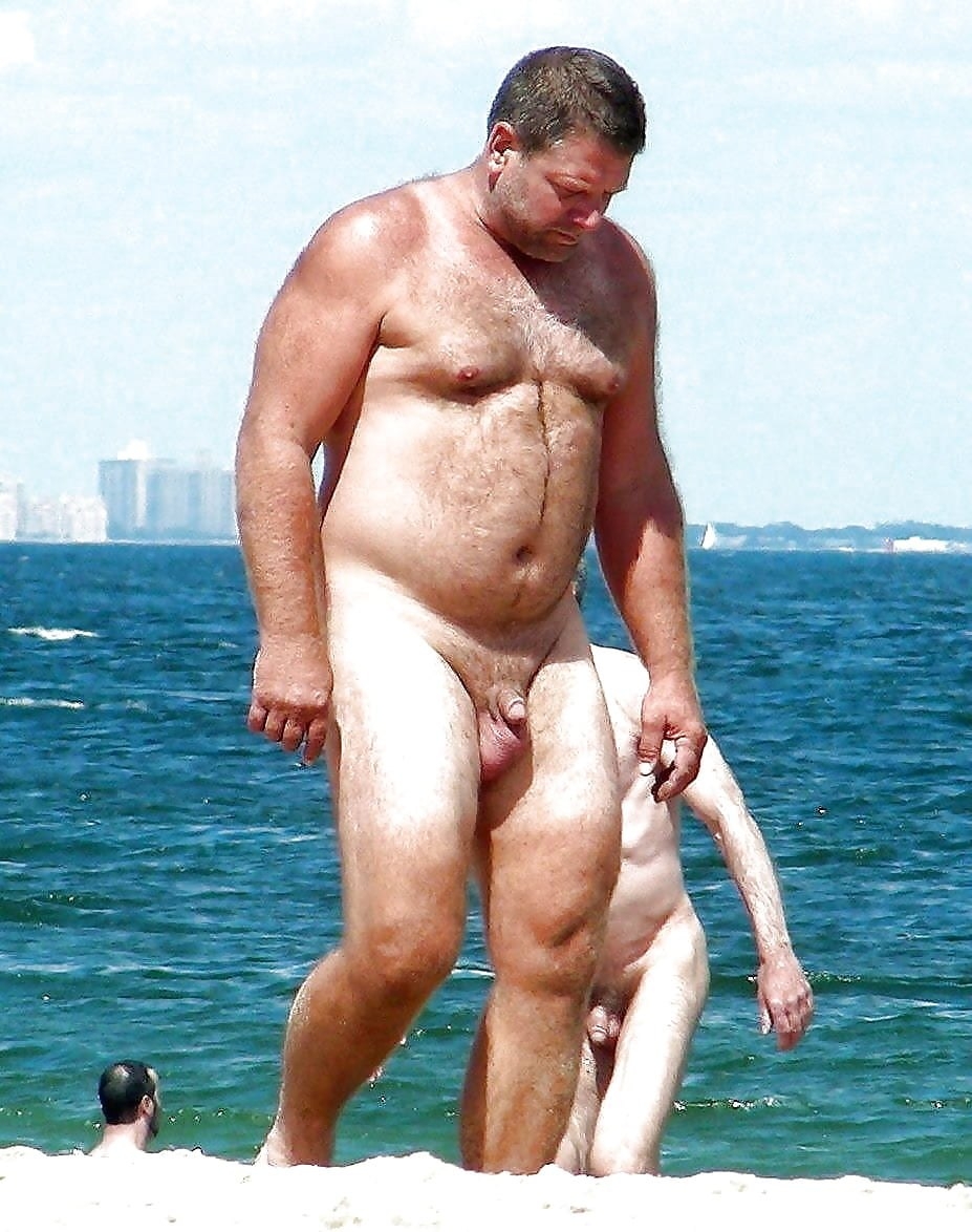 Старики на нудиском пляже