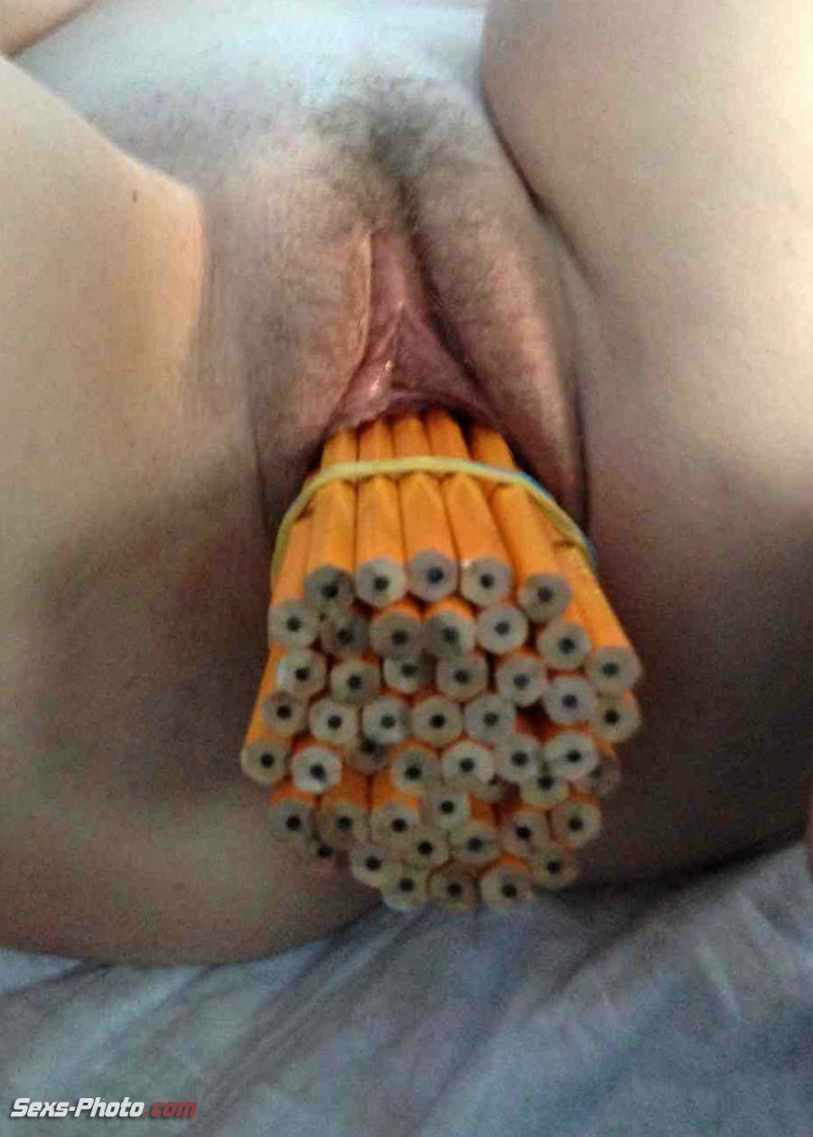 Огромная бутылка в вагине