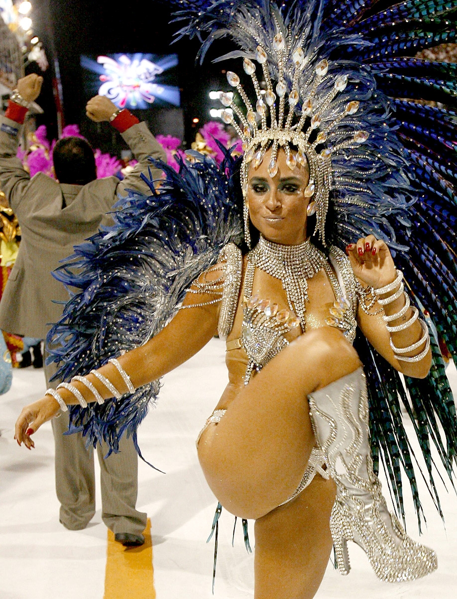 Бразильянки на карнавале в Рио-де-Жанейро