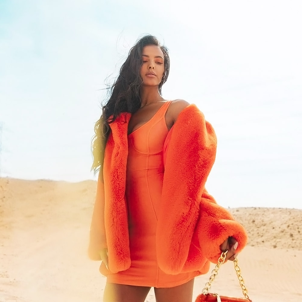 Майя Джама голые сиськи