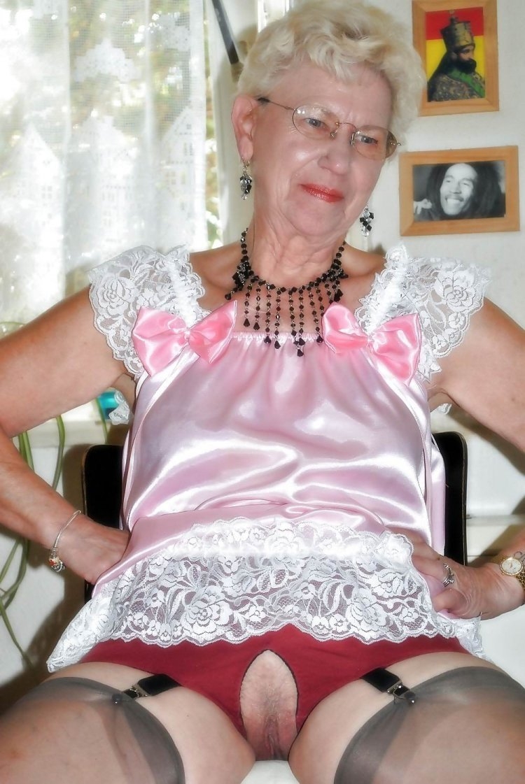 Пожилые старушки в трусах