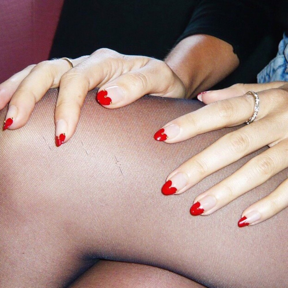 Красивые женские пальчики на ножках