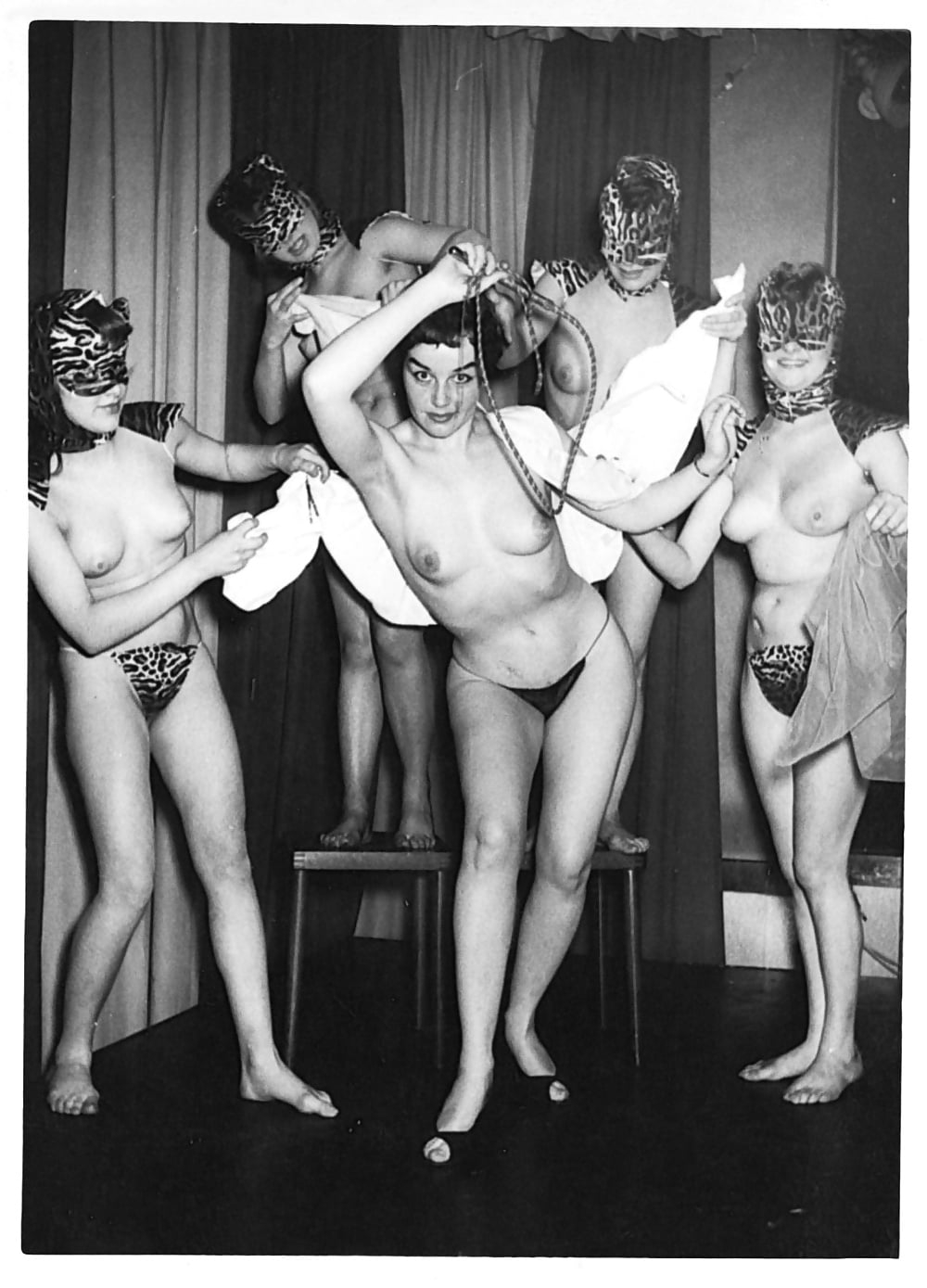 Много волосатых девушек