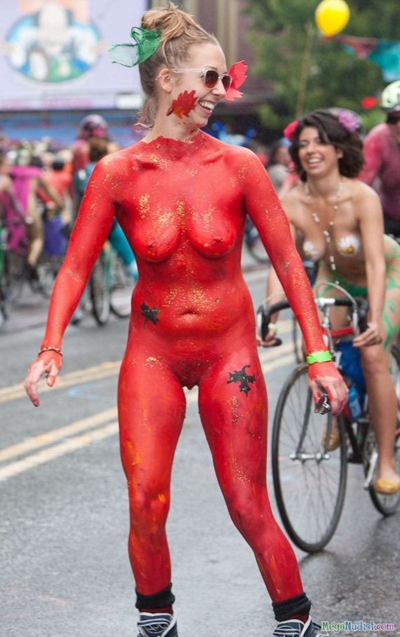 Голые конкурс на публике