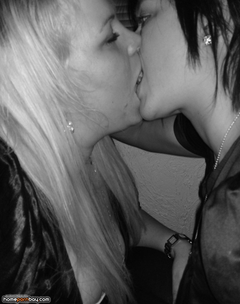 Голая в кресле частное ххх