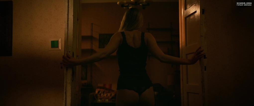 Дженнифер Лоуренс красный Воробей сцены