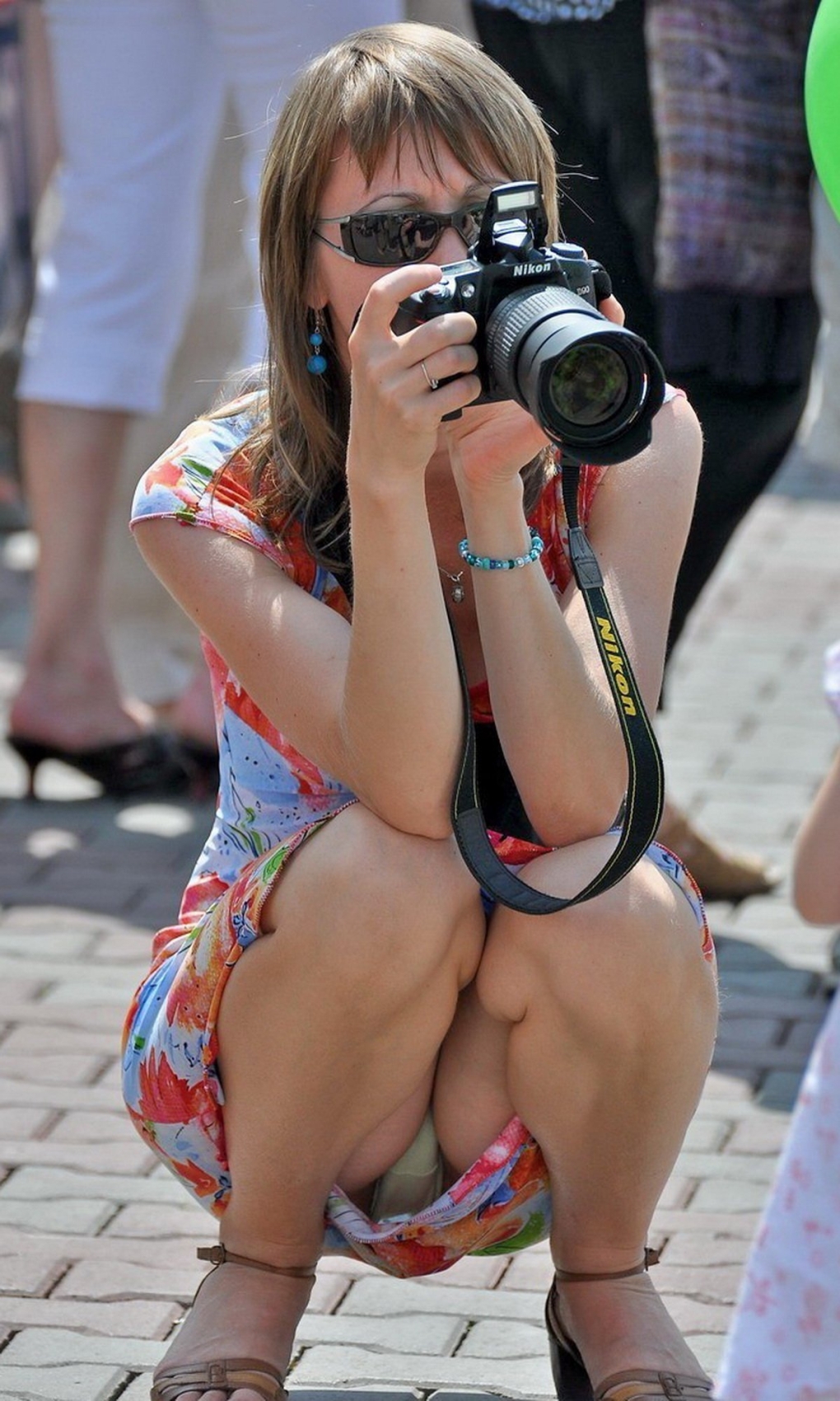 Девушки без трусиков под юбкой