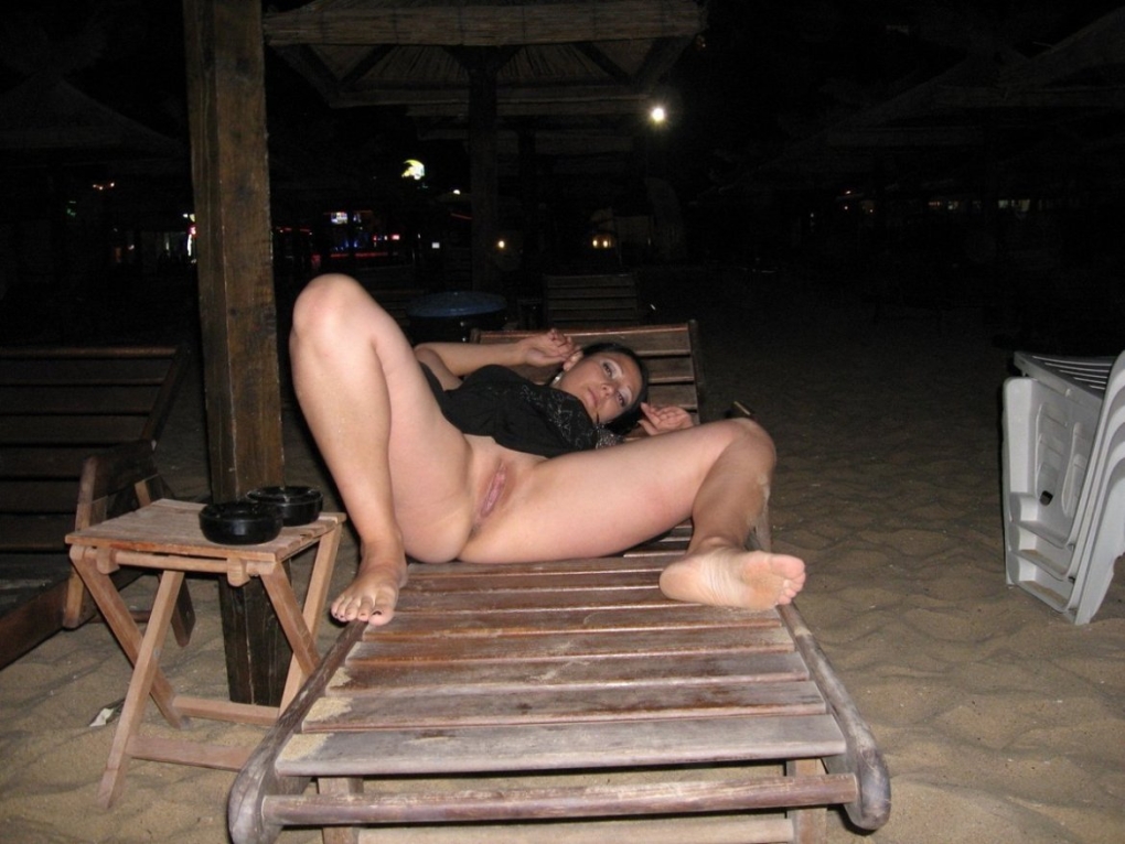 Жена без трусов в отпуске