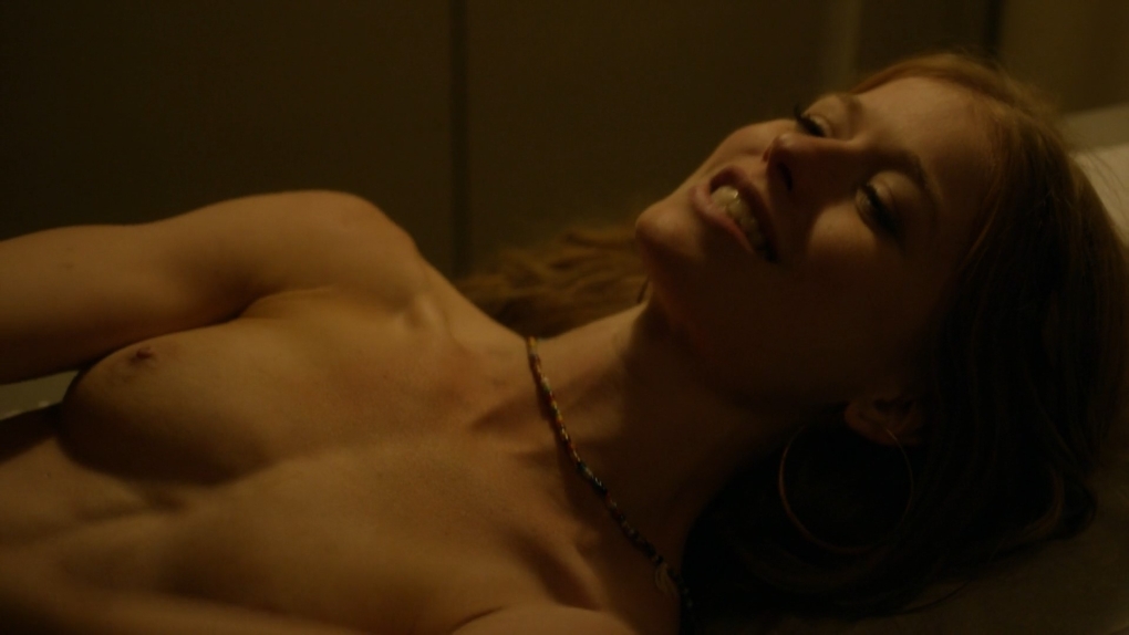 Женевьева Энджелсон голая