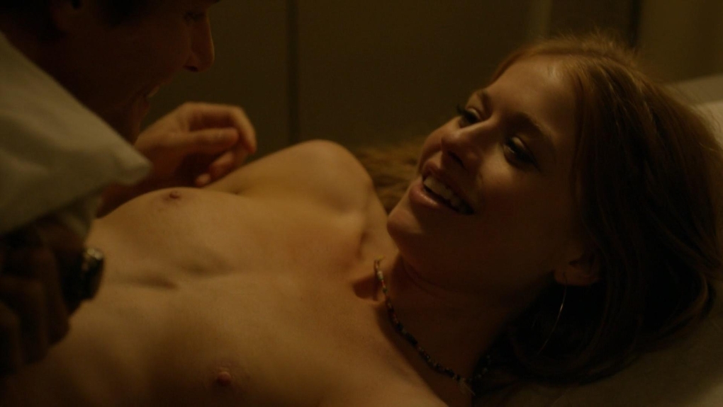 Женевьева Энджелсон топлесс