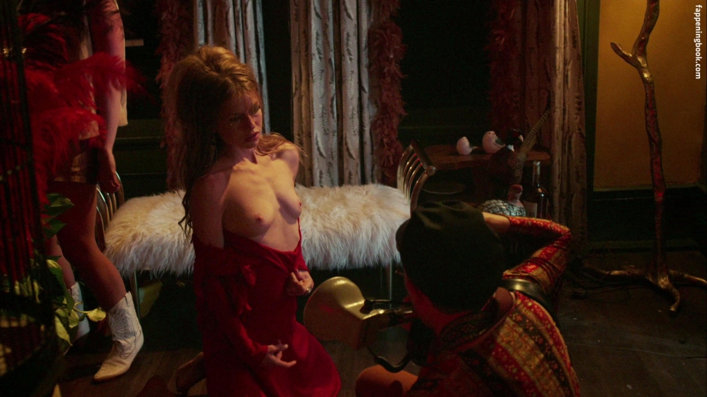 Женевьева Энджелсон топлесс