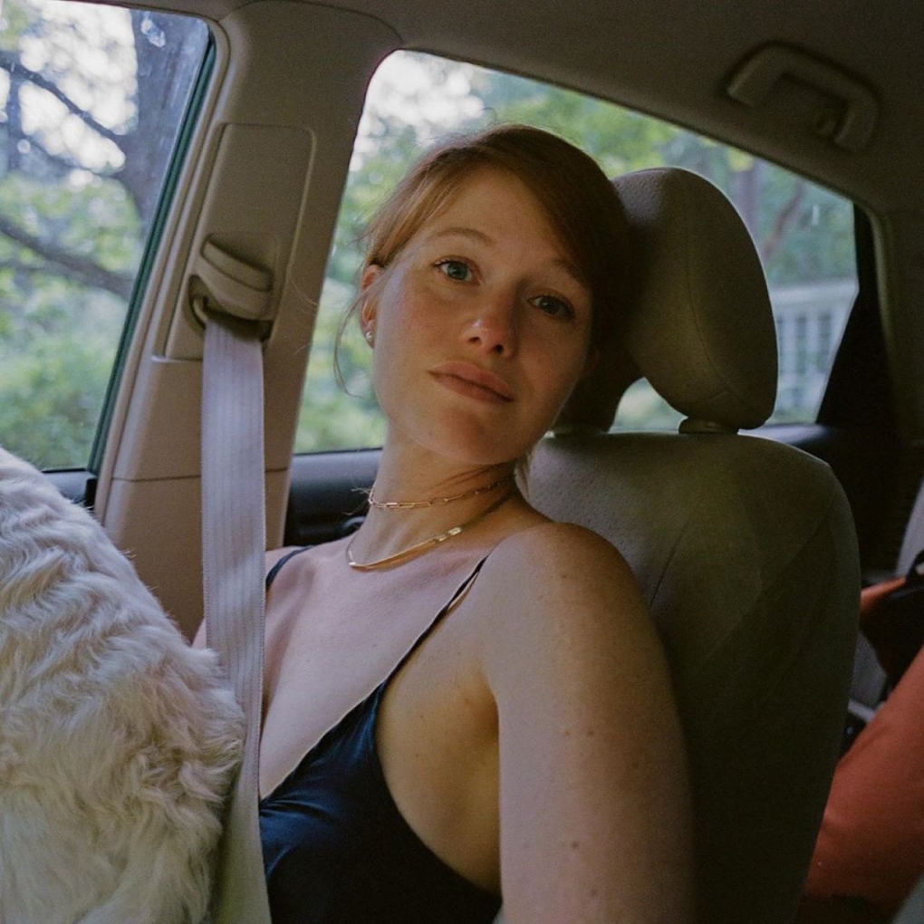 Женевьева Энджелсон ножки