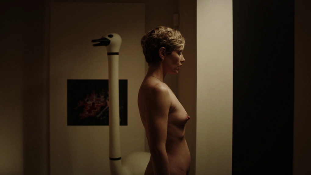 Сесиль де Франс сиськи