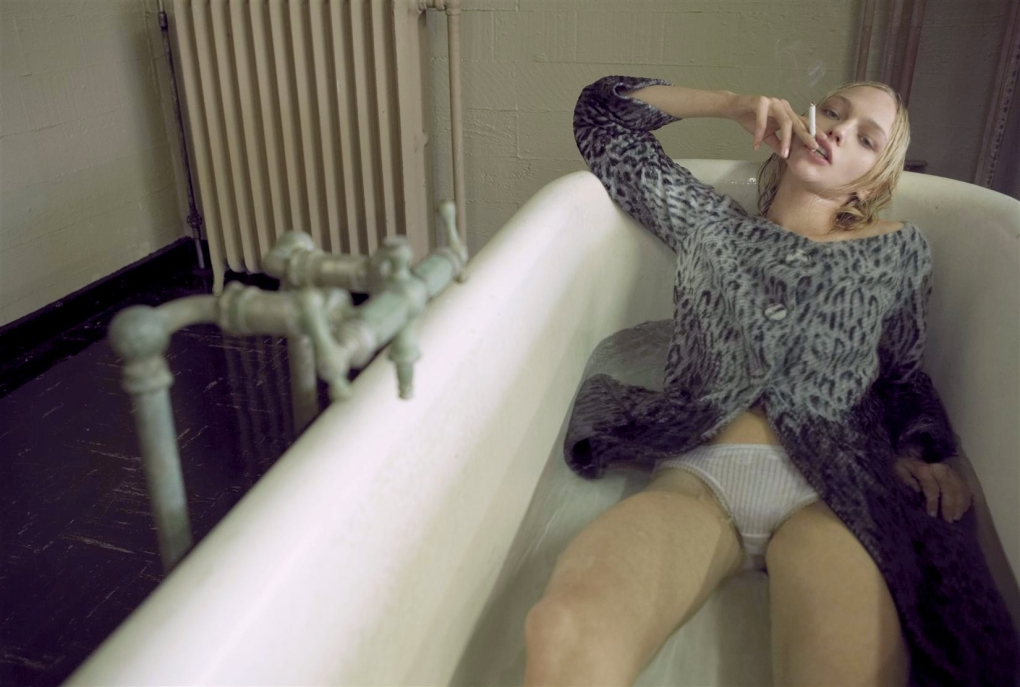 Группа девушек без одежды