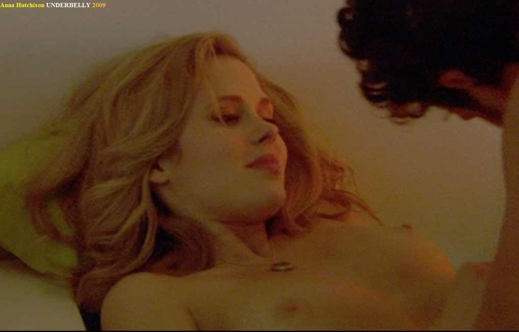 Анна Хатчисон голая в фильме Хижина