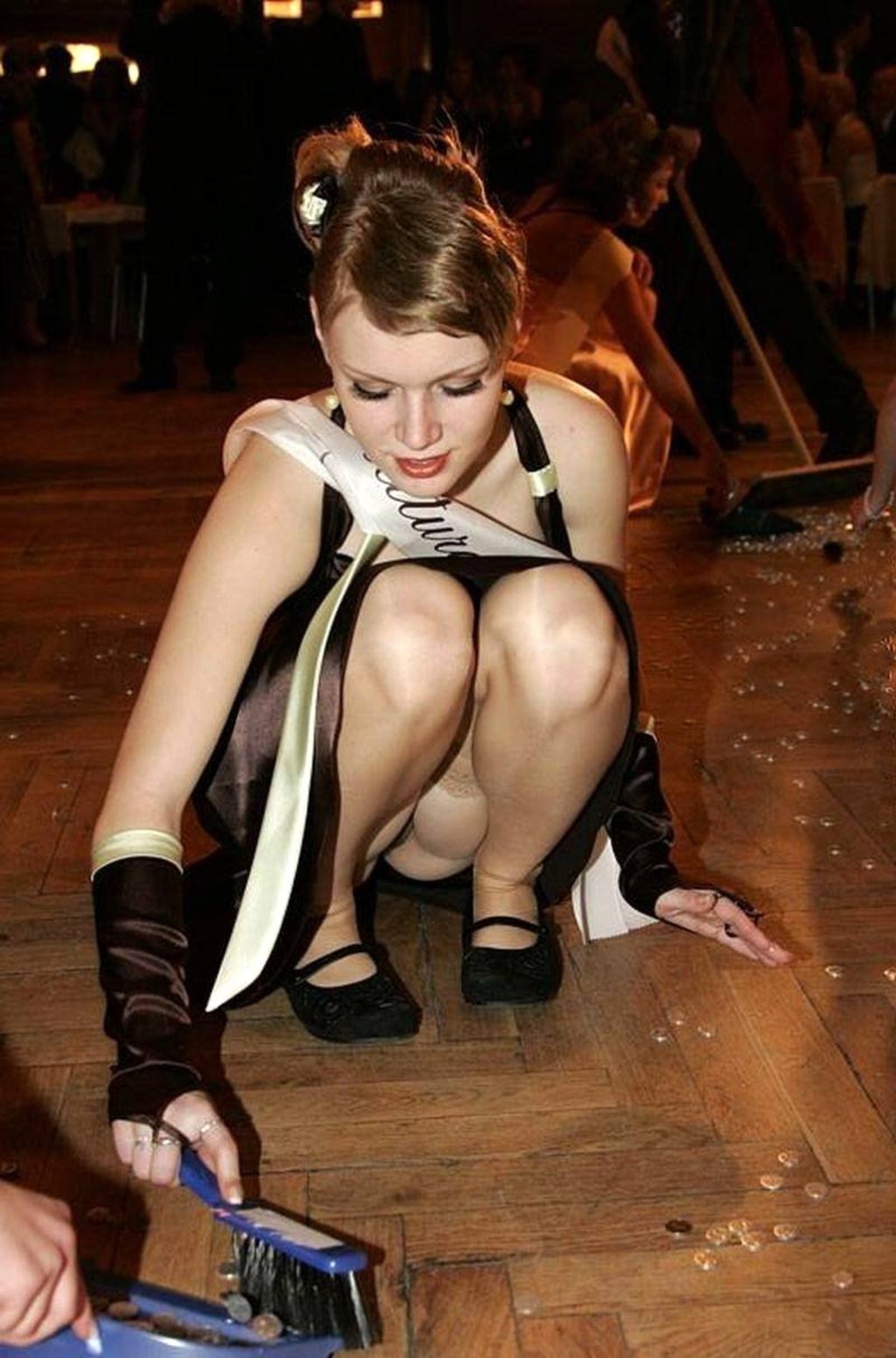 Случайное обнажение под юбкой