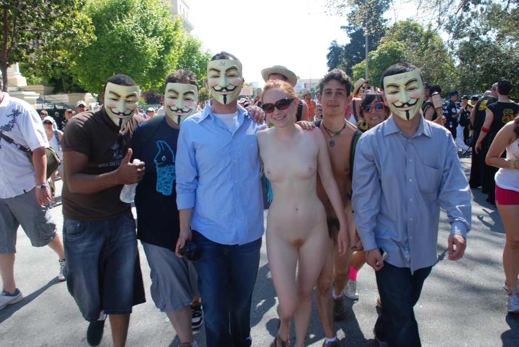 Раздетые парни одетые девушки