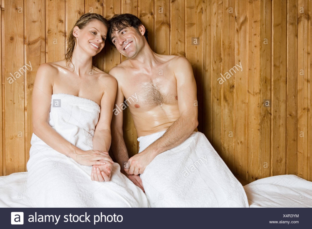 Парень иидевушка в бане