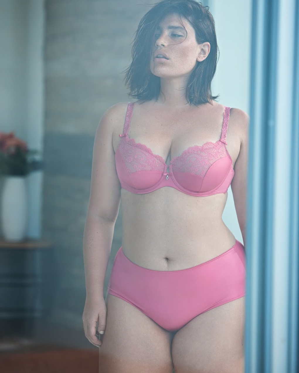 Клементина Делони в купальнике