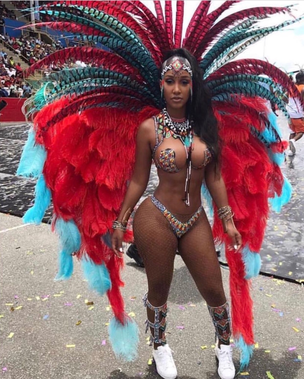 Ягодицы горячие карнавал