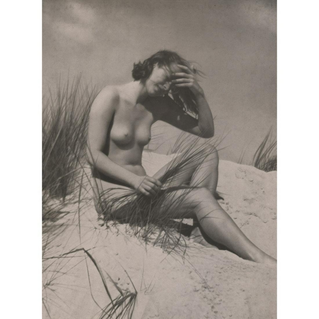 Голые ретро дамы в чулках