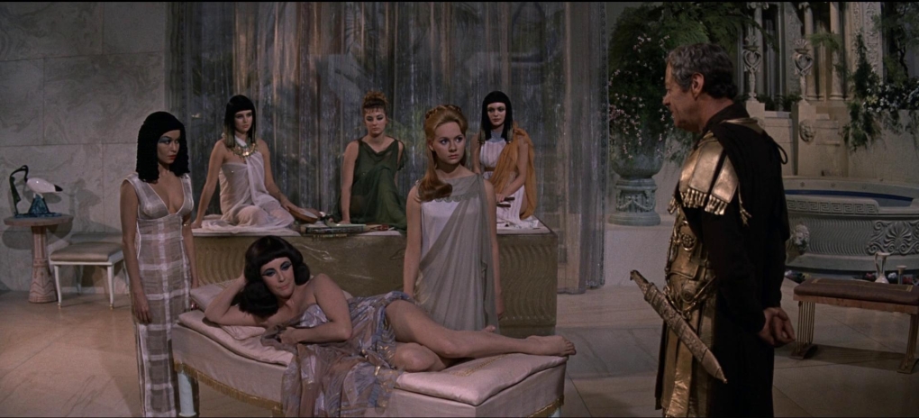 Элизабет Тейлор Клеопатра nude