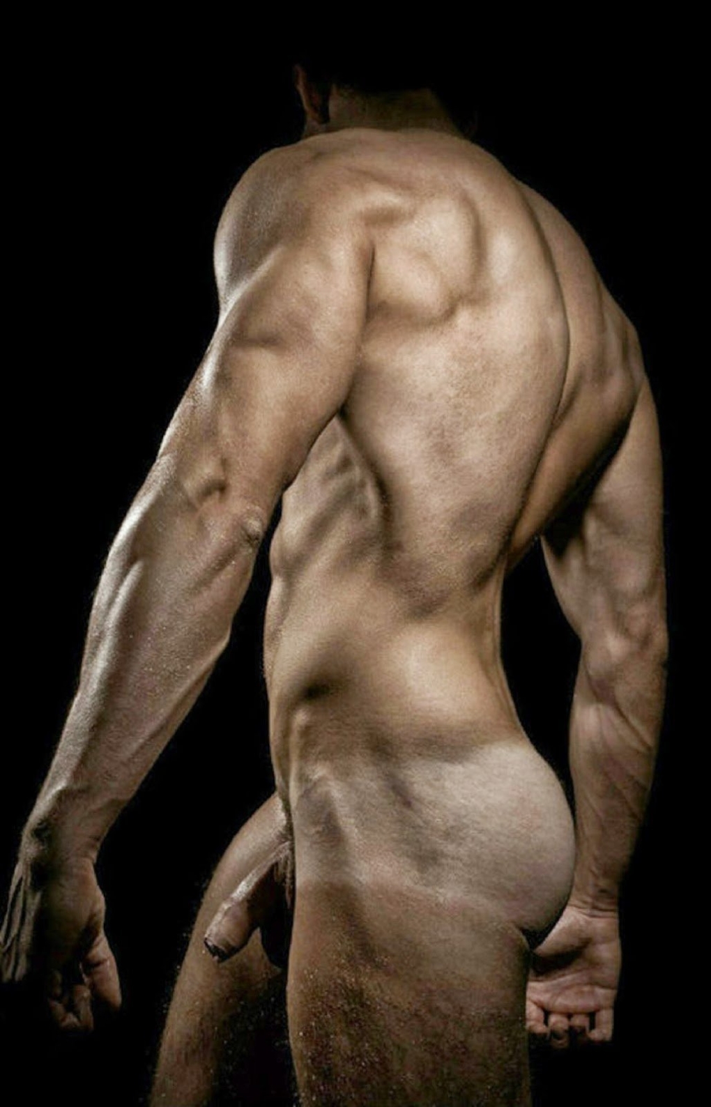 Красивые позы голых парней