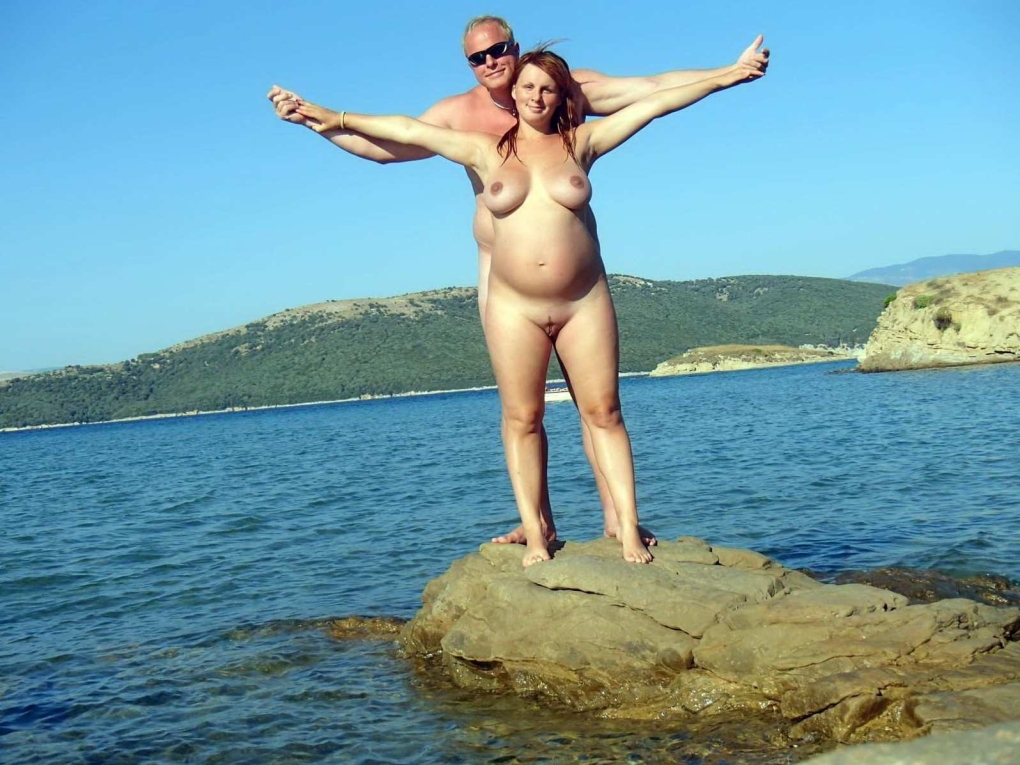 Дамы на отдыхе голышом