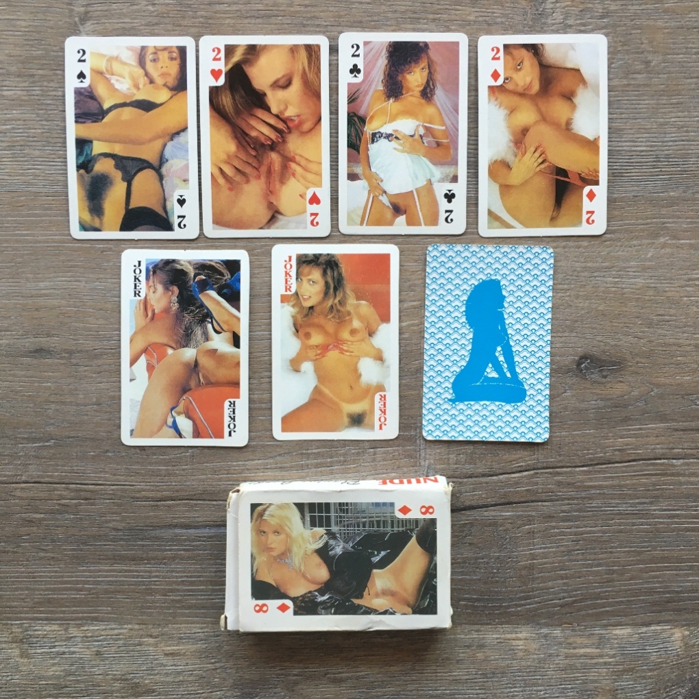 Игральные карты с голыми бабами