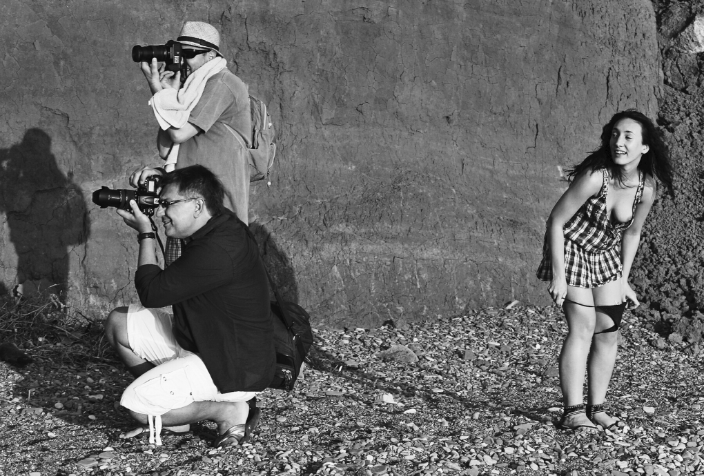 Красивые порноактрисы на съемках