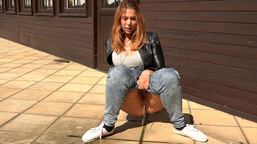 Подсмотренное обоссалась