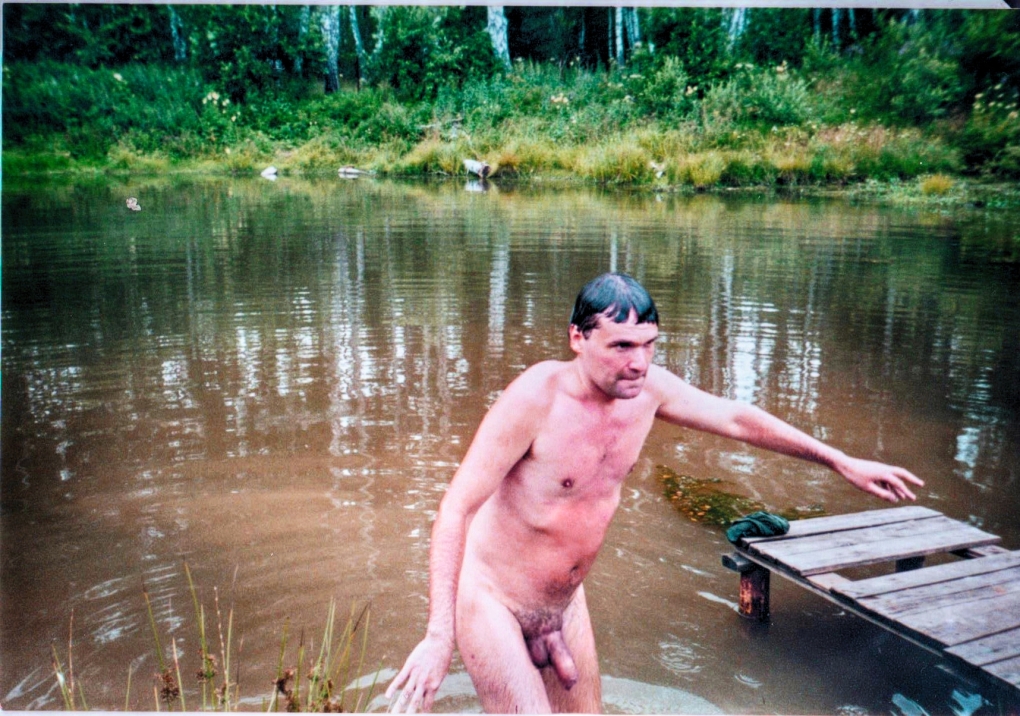 Мужики купаются без трусов