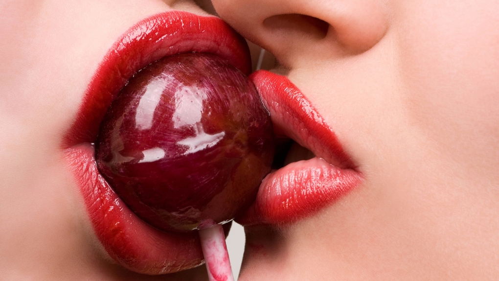 Губы с вишенкой