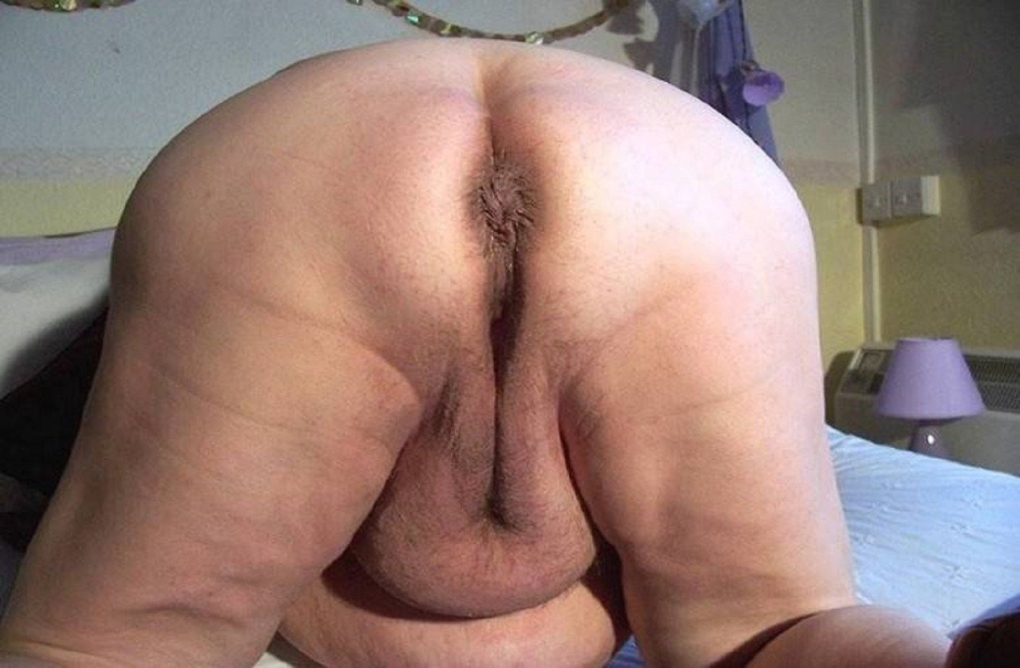 Старуха с большим анусом