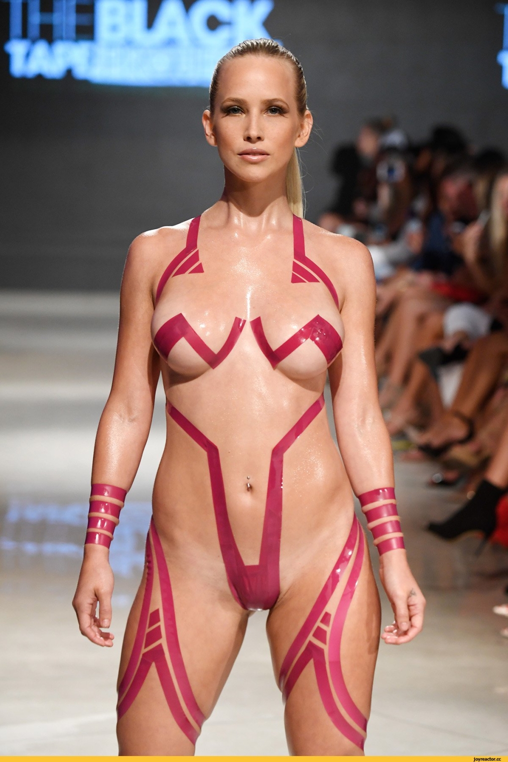 Красивые девушки в купальниках ебля