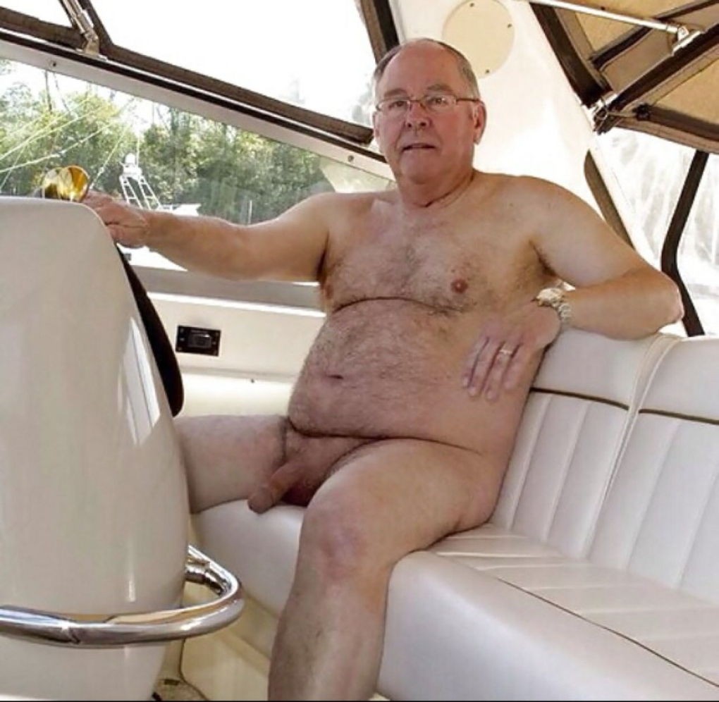 Голая бабка в деревенской бане