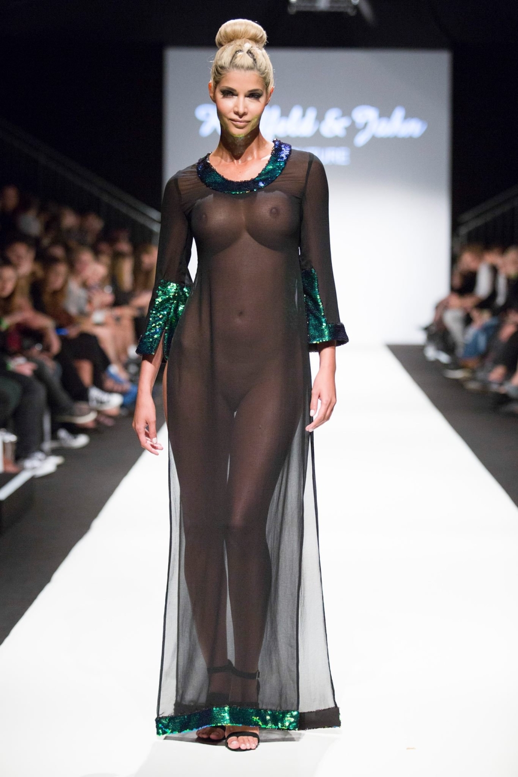 Madalina pica фото