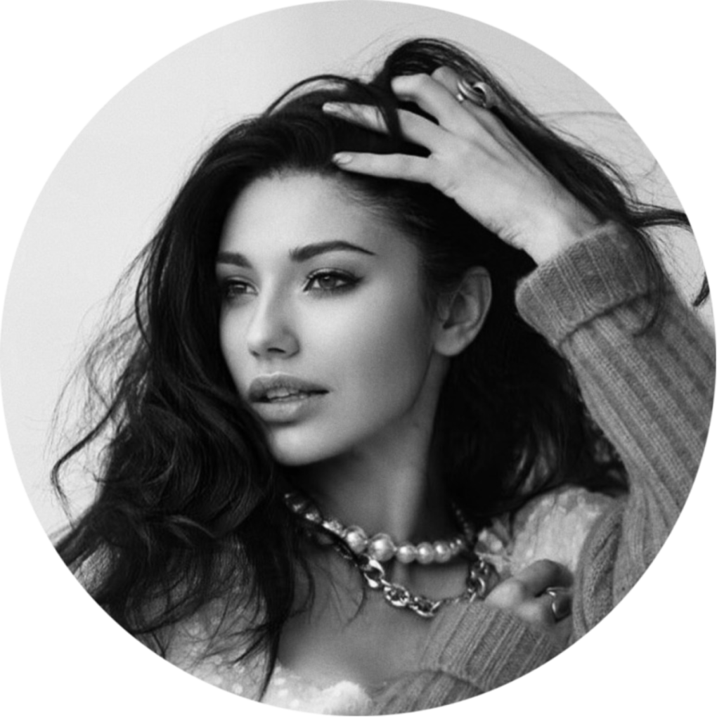 Диана Джалалова в купальнике