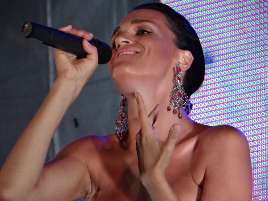 Голые звезды на сцене xxx