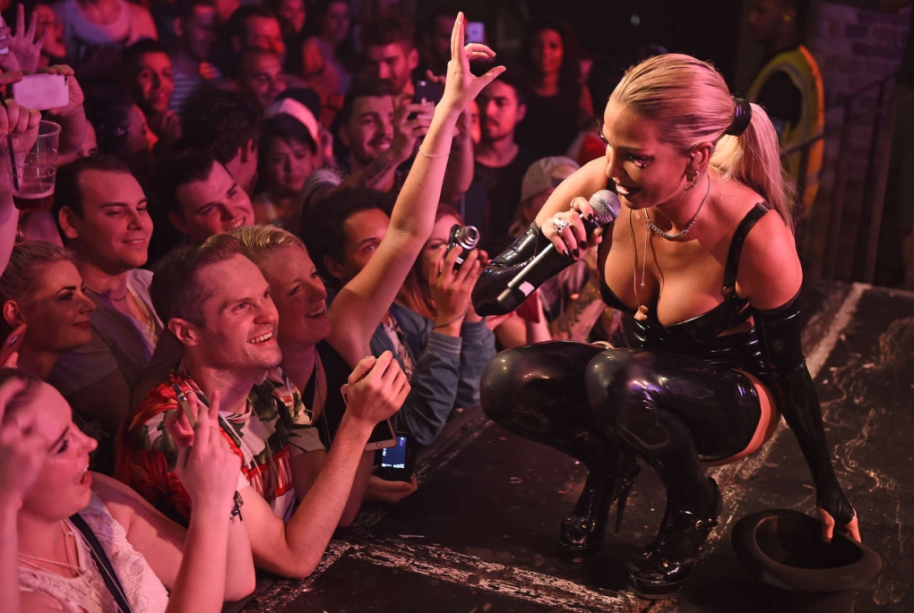 Закрытая вечеринка свингеров