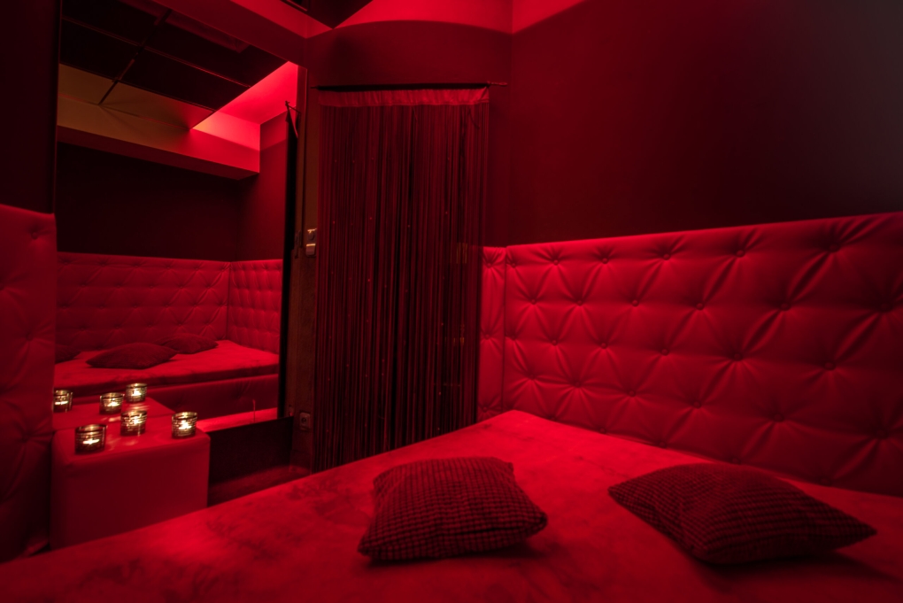 Свинг вечеринка в баре