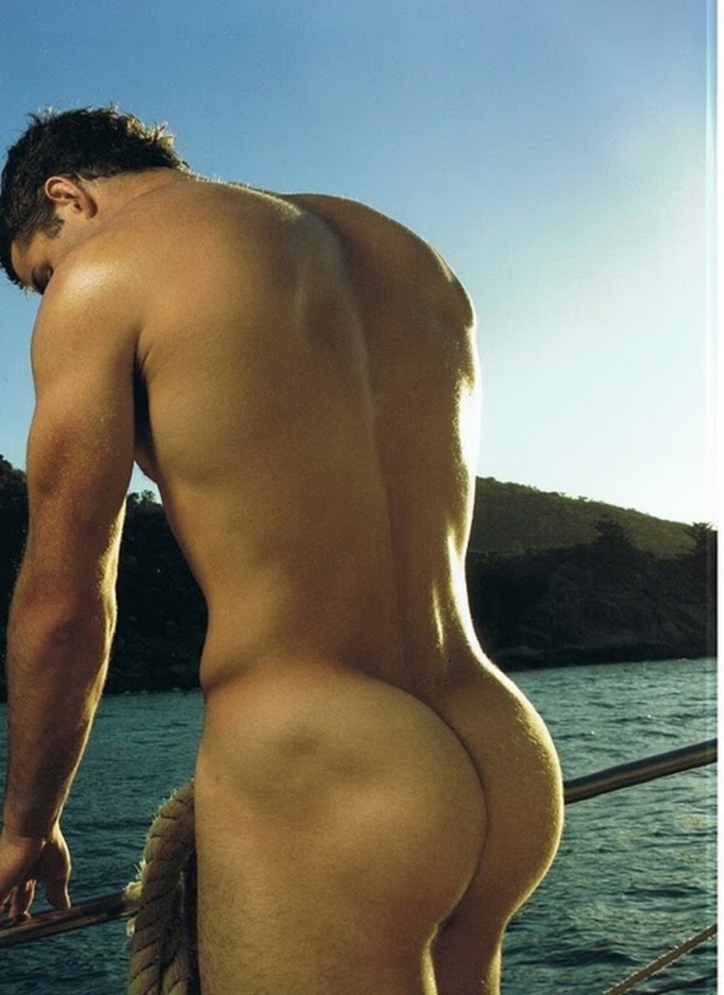 Русские голые парни на природе