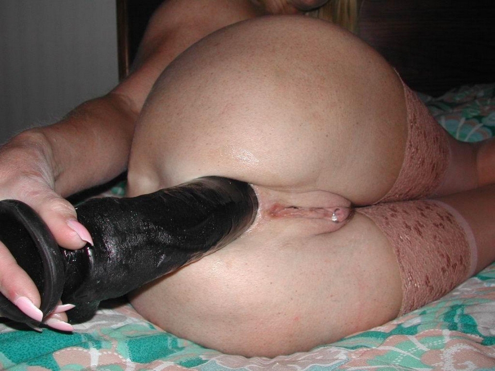 Огромные предметы в попке