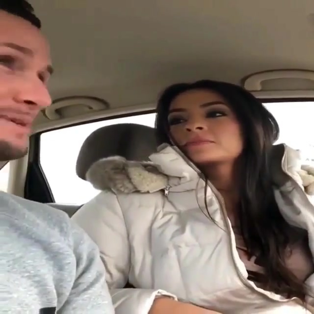 Девушка отдалась на кровати